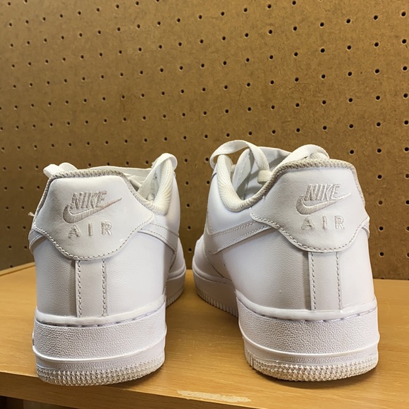 Nike Air Force 1 ‘07 Triple White Size 10 Men’s - Picture 4 of 12